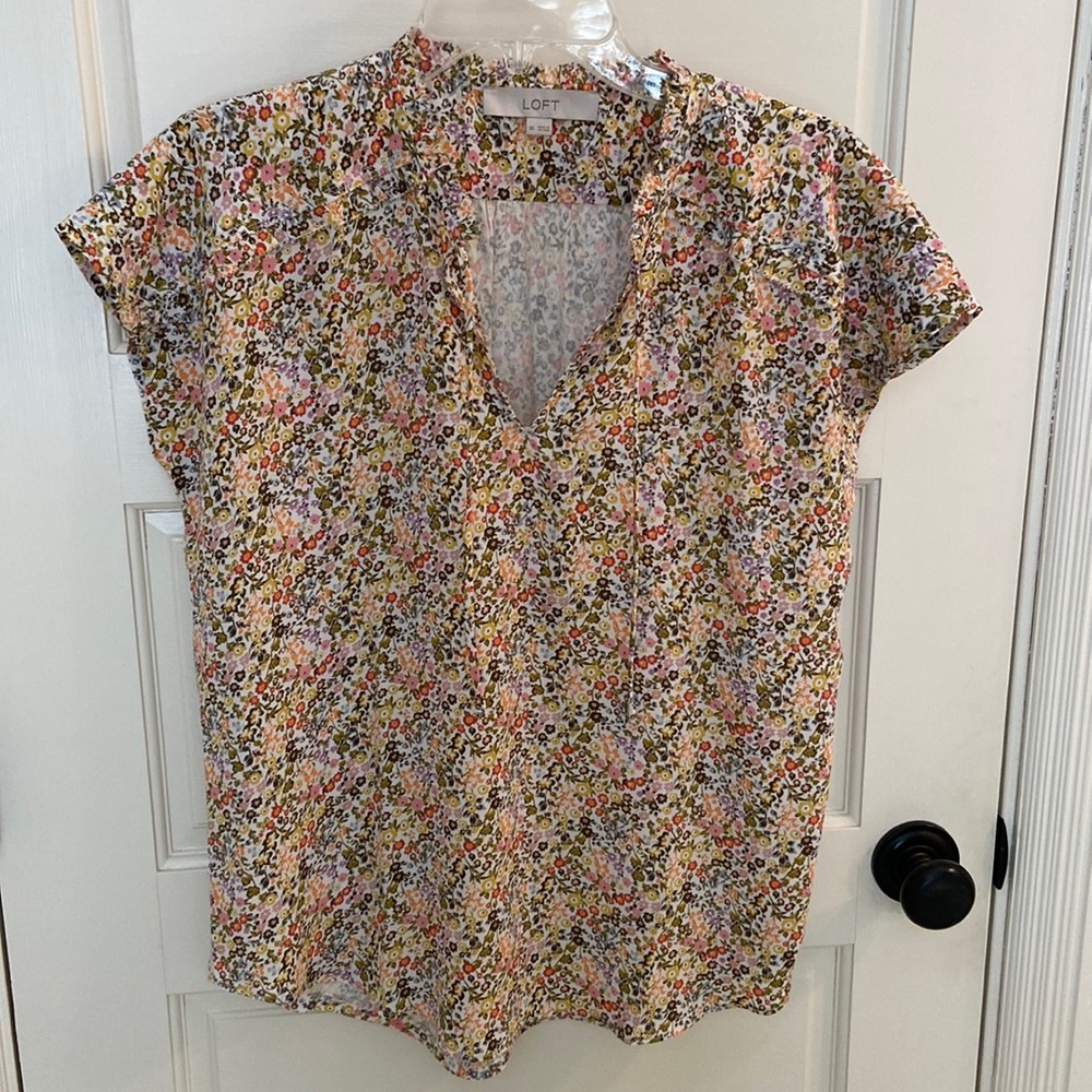 Ann Taylor LOFT XS Mixed Media Floral Blouse
